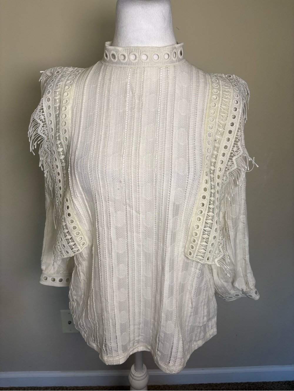 Express Women’s lace-panel mock-neck White blouse Size Small